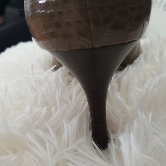 Anne Klein Heels - Picture 3 of 4